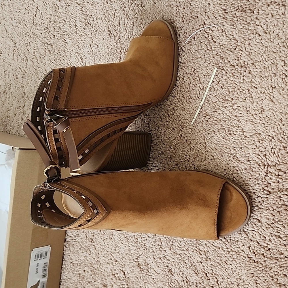 Dolcetta sz 7 brown tan chestnut textile heels